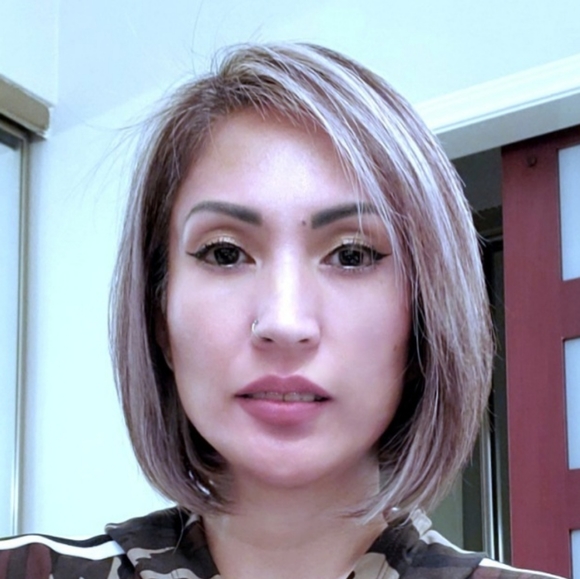 Meet your Posher, Jenniffer - Picture 2 of 5
